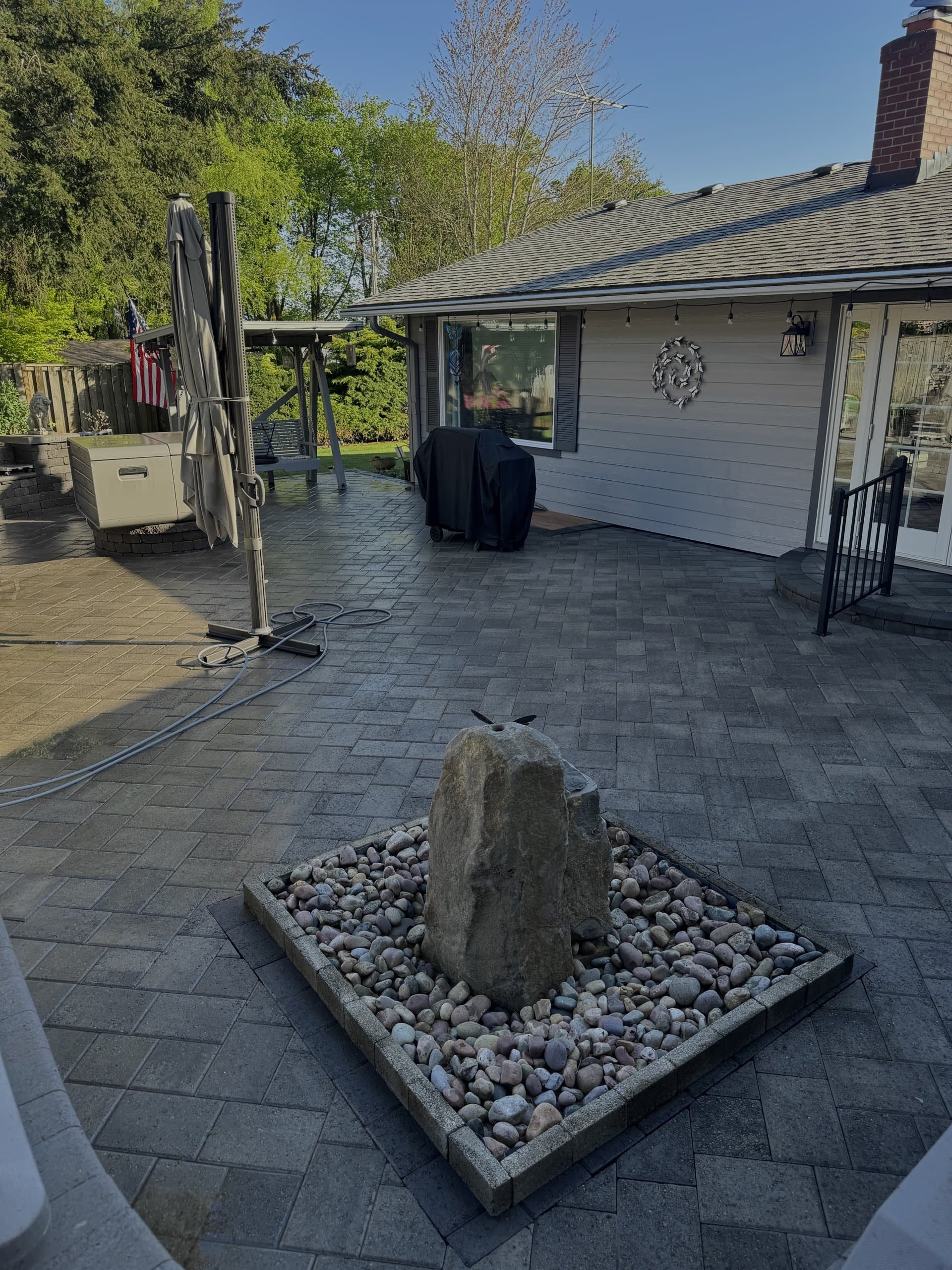 Clean concrete patio and walkway in Oregon City.