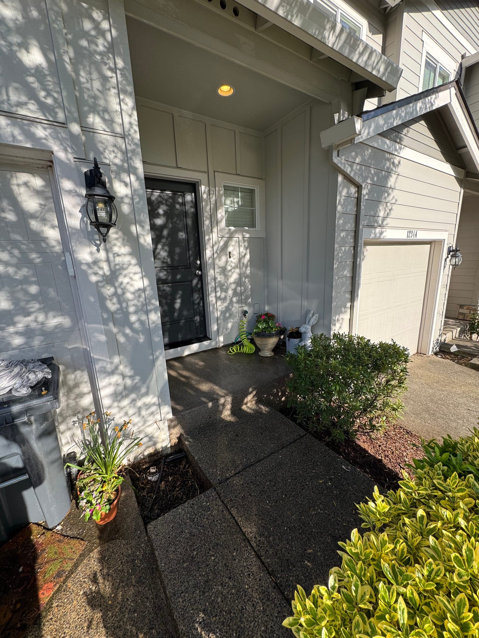 Clean front entry walkway.